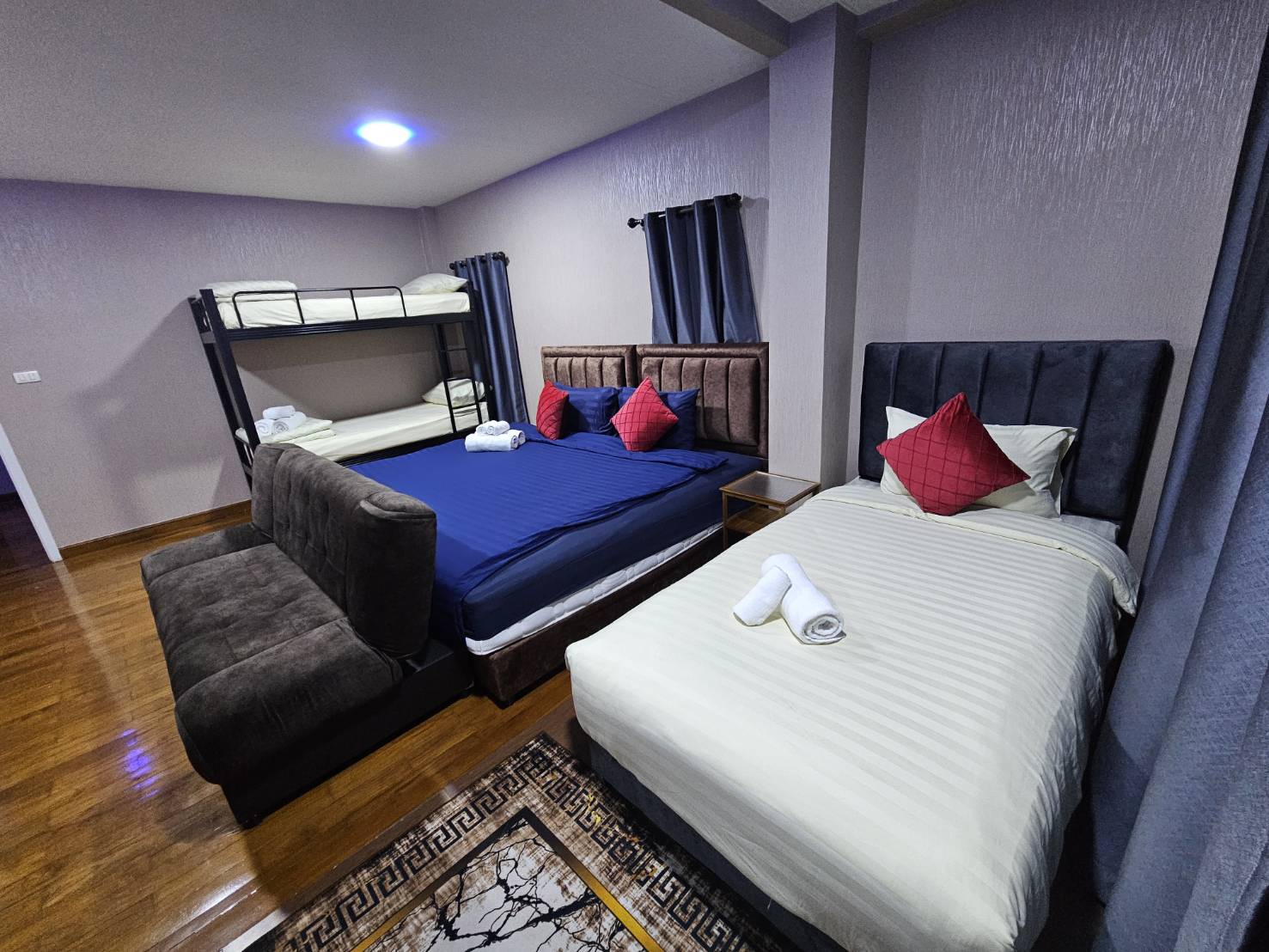 Family Room 3 Bed 1Bunk Bed