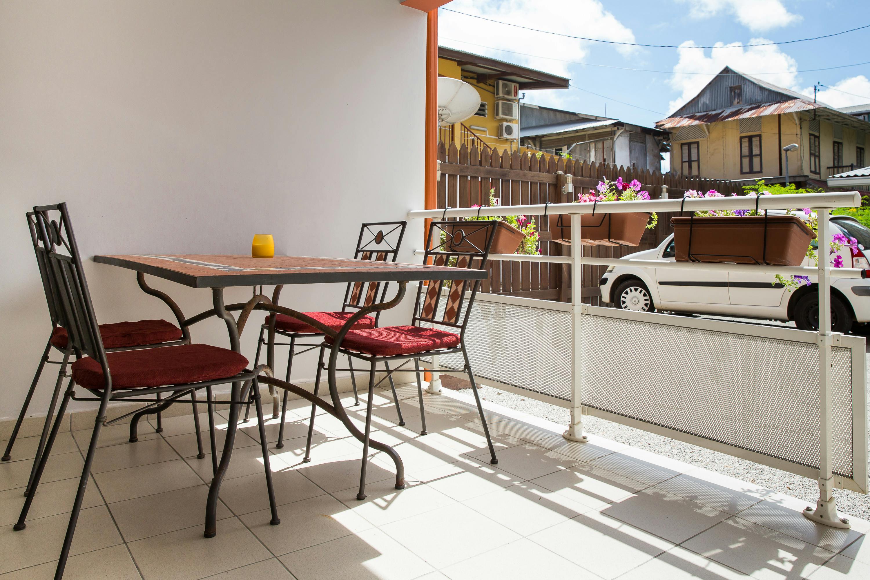 Terrace of a suite at apartment hotel La Belle Etoile, terrasse d'une suite à La Belle Etoile