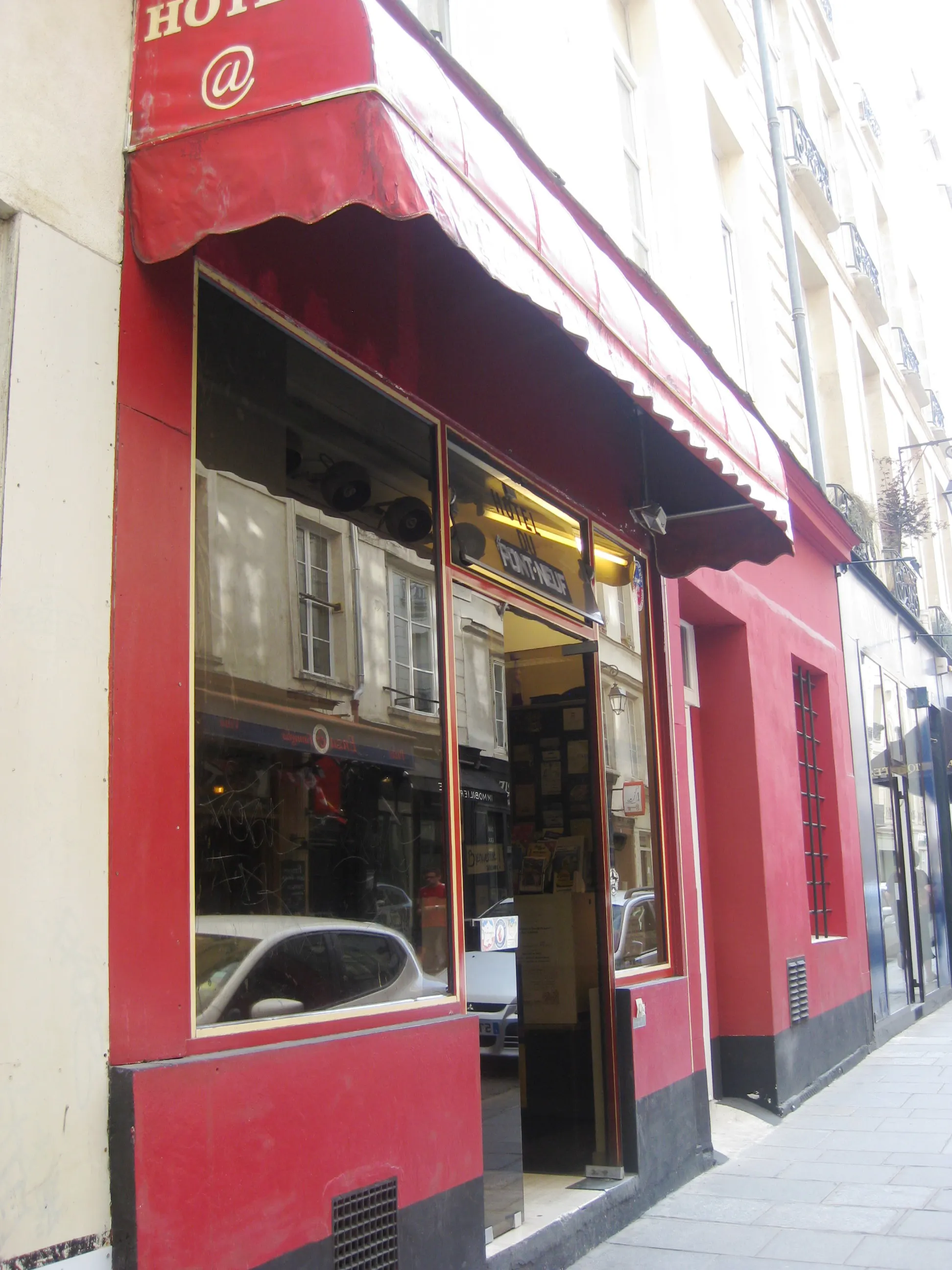 20 Rue Du Pont Neuf 75001 Paris Chi siamo | Hotel du Pont Neuf