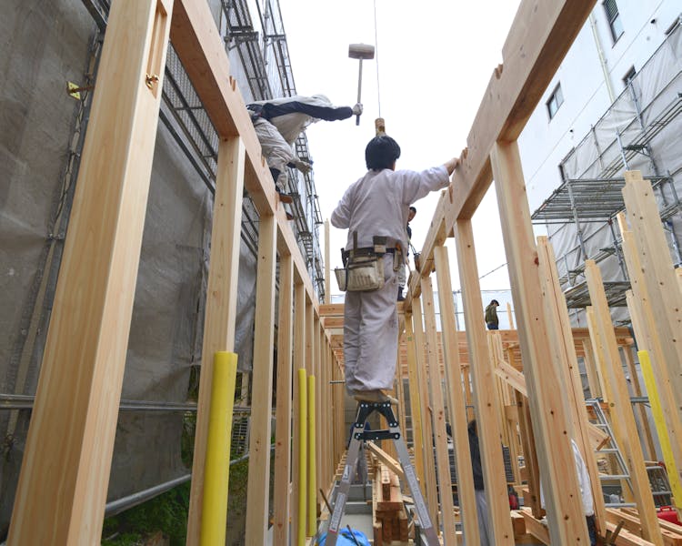 Shimaya Stays Komatsu Residences Construction - assembling external structure
