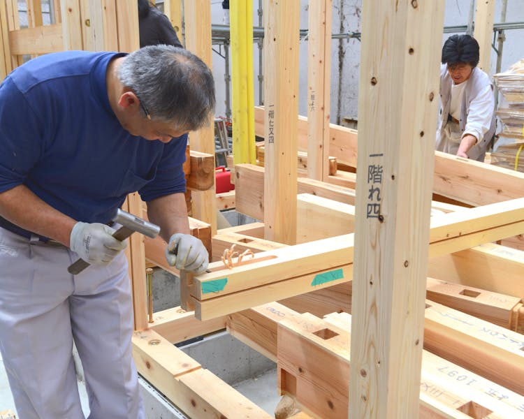 Shimaya Stays Komatsu Residences Construction - assembling external structure