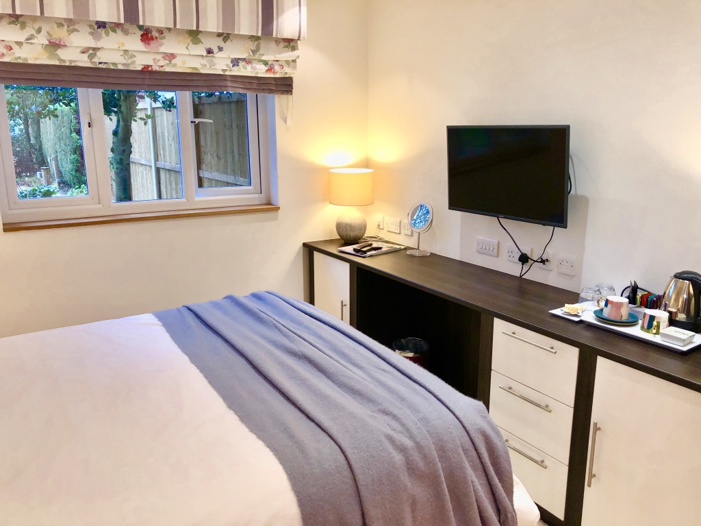 Bedroom 4 - TV and desk area