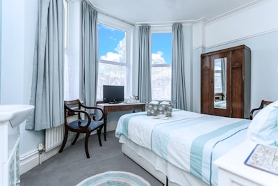 Double room with shared shower room