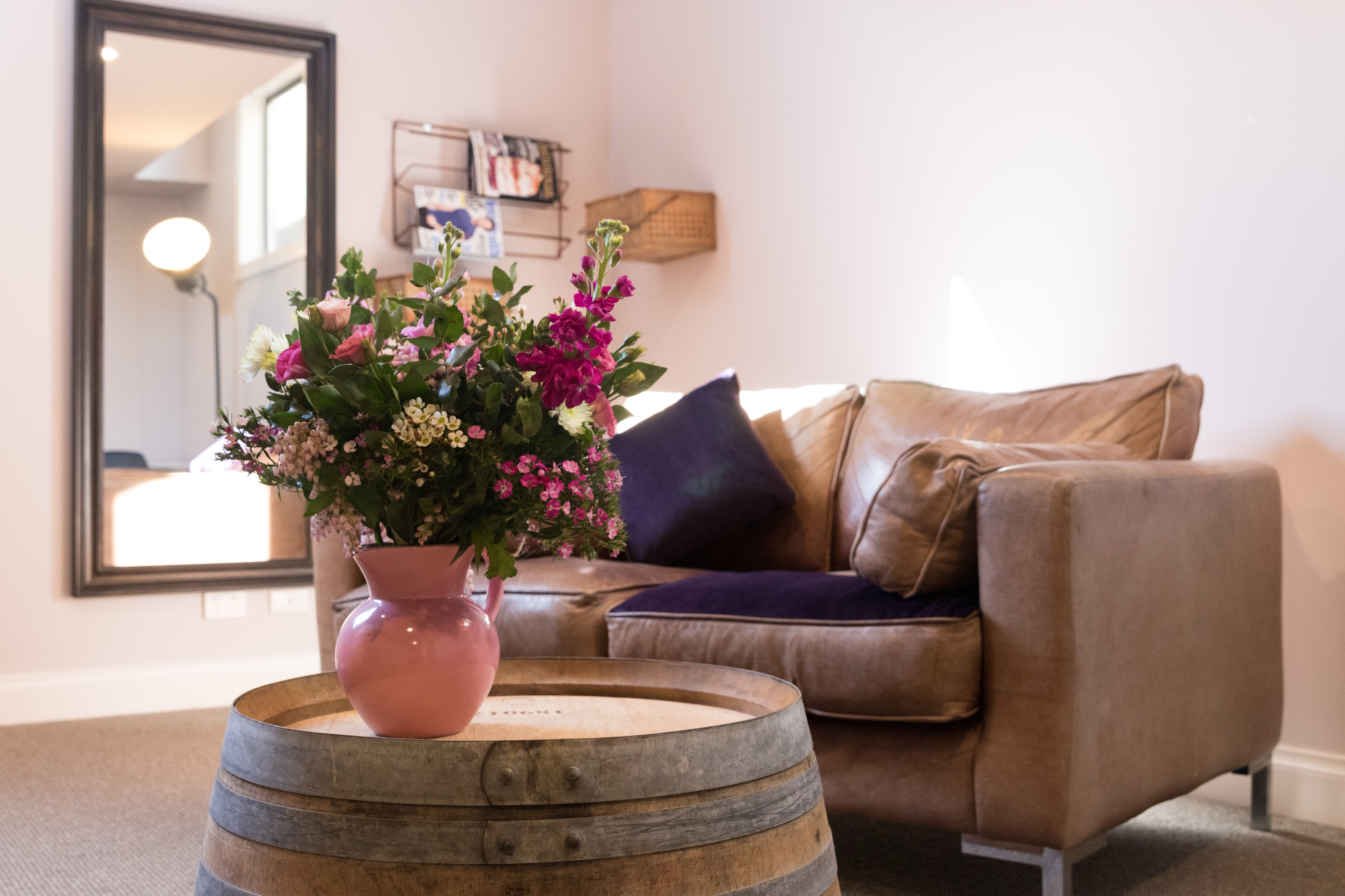 king gallery lounge and flowers