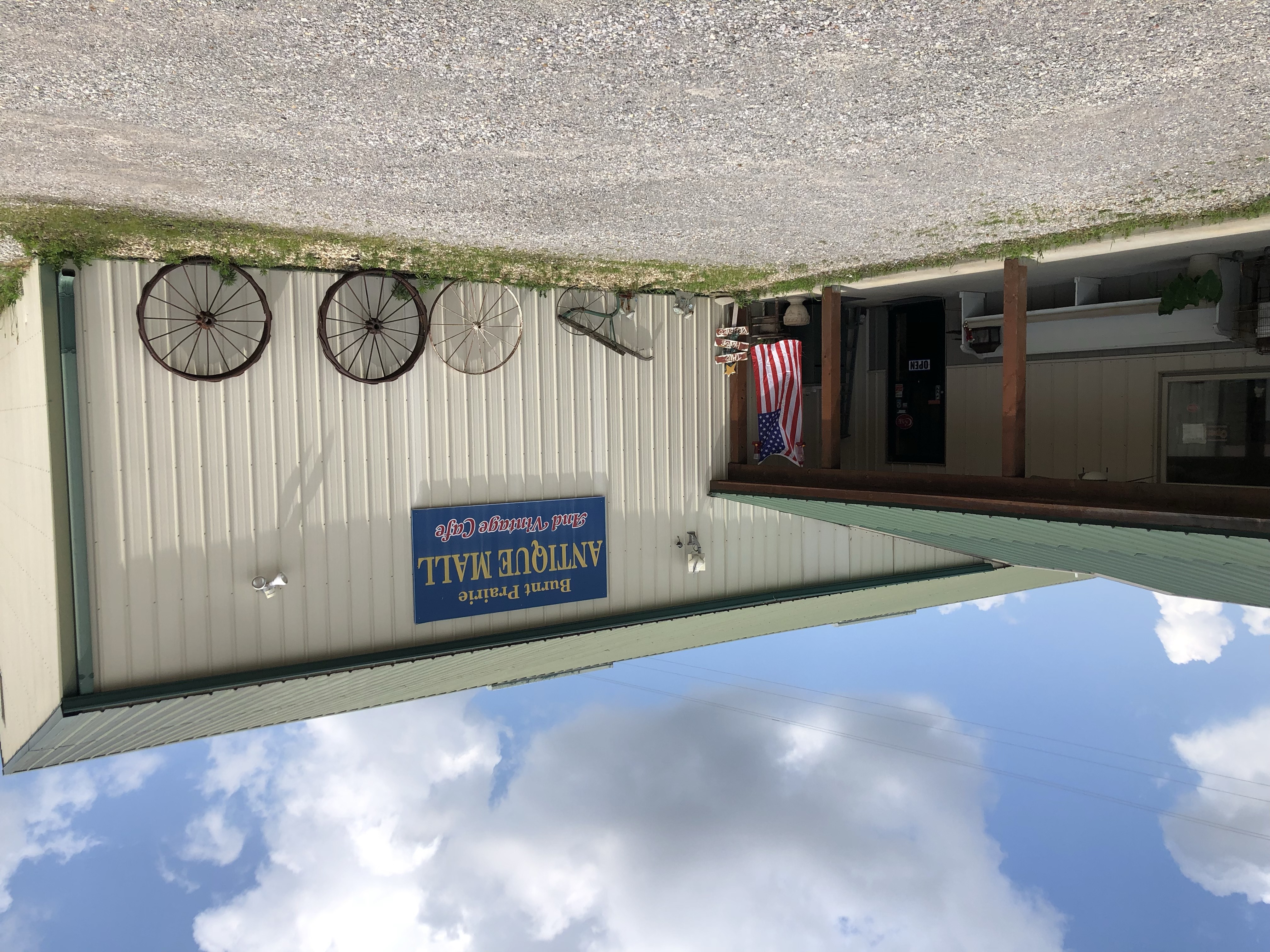 Burnt Prairie Antique Mall exterior