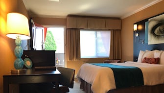 1 Queen Bed - Deluxe Room