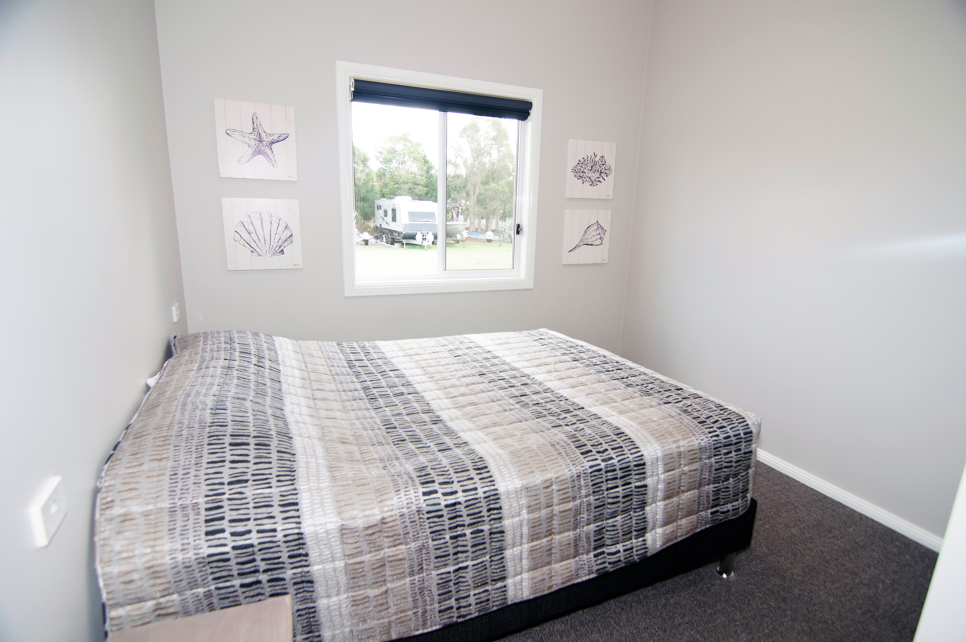 Unit 7 main bedroom with queen bed