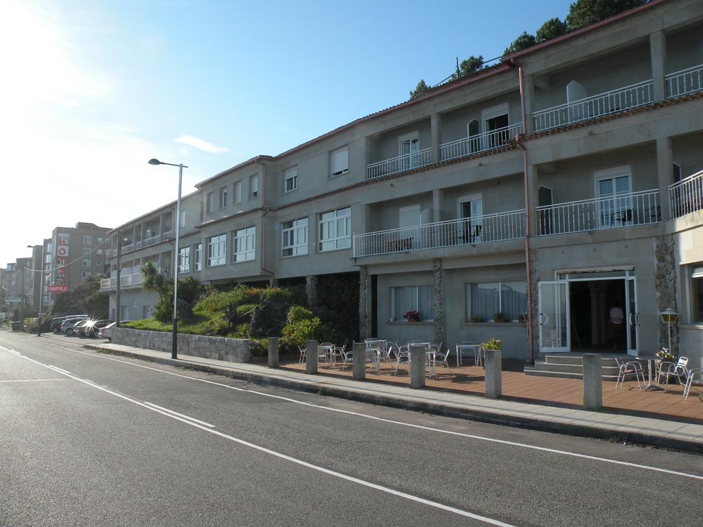 Exterior view of Hotel Rompeolas