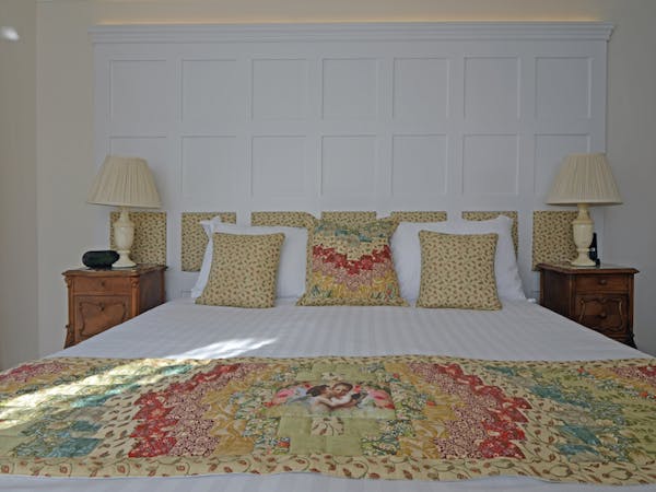 Haven Hall Hotel Bedroom 4 quilt & pillows