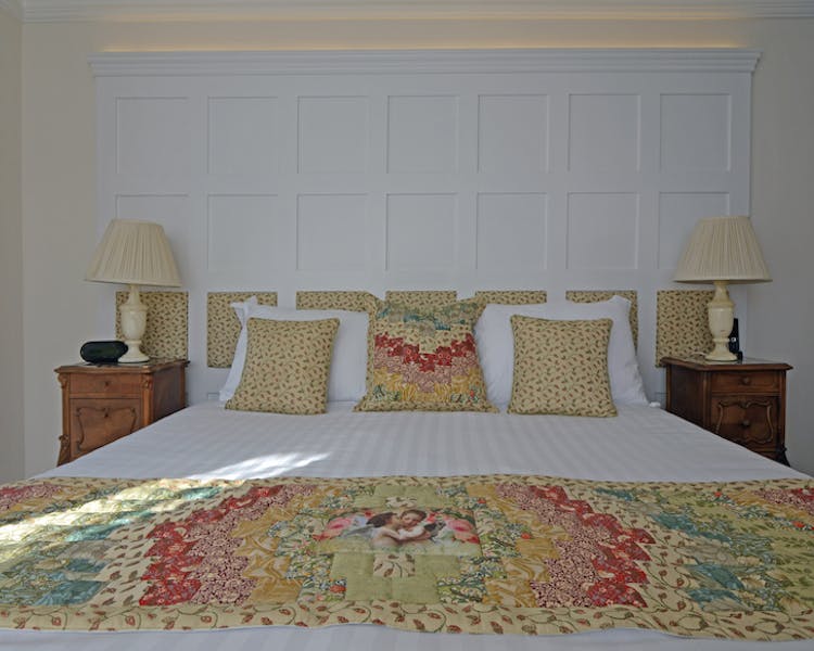 Haven Hall Hotel Bedroom 4 quilt & pillows