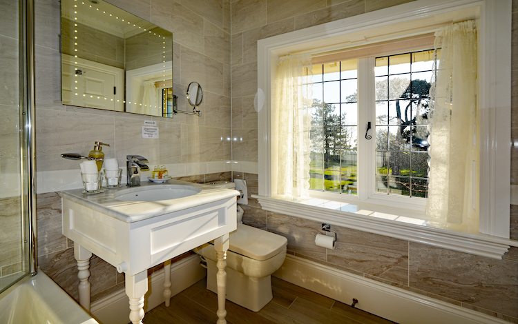 Haven Hall Hotel Bedroom 3 bathroom window