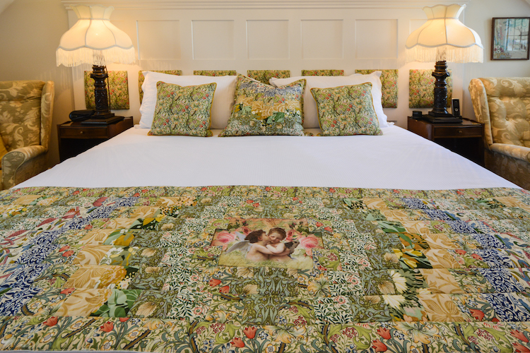 Haven Hall Hotel Bedroom 7 Quilt & pillows