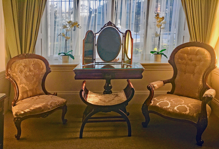 Haven Hall Hotel Bedroom 3 Chairs