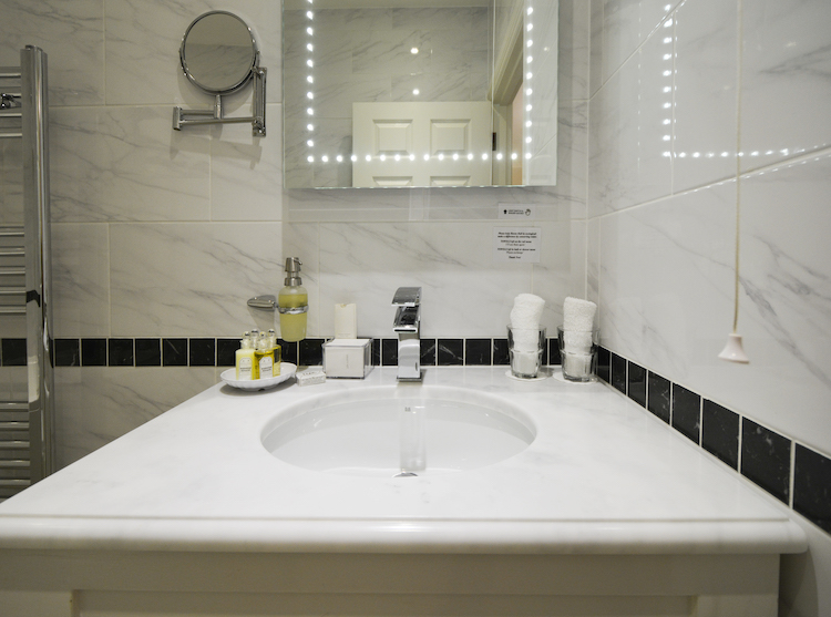 Haven Hall Hotel Garden Suite 1 bathroom basin