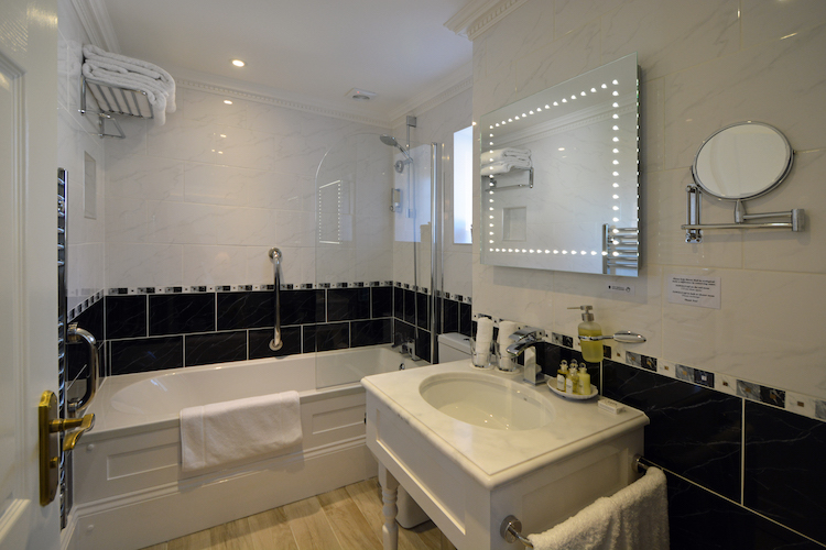 Haven Hall Hotel Bedroom 5 Bathroom