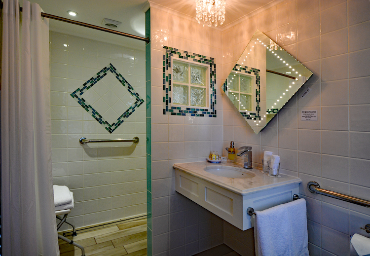Haven Hall Hotel Sea View 1 Bedroom accessible shower