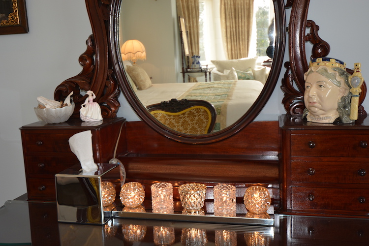 Haven Hall Hotel Bedroom 1 close up & mirror reflection