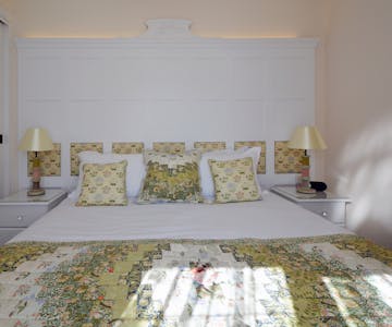 Haven Hall Hotel Garden Suite 4 bed & quilt