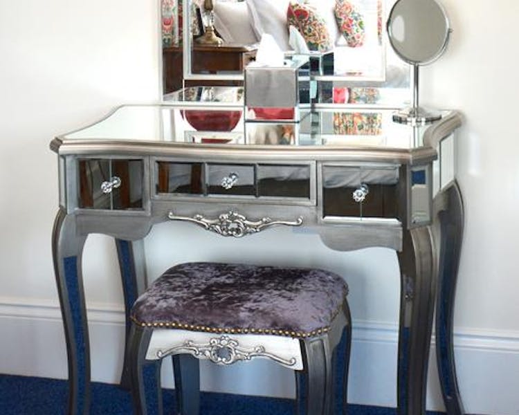 Haven Hall Hotel. Lewis Carroll bedroom dressing table
