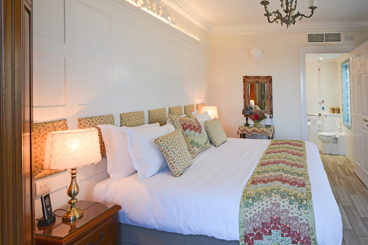 Haven Hall Hotel Sea View 1 Bedroom pillows