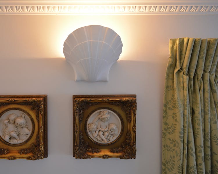 Haven Hall Hotel Sea View 2 Suite cherub wall plaques