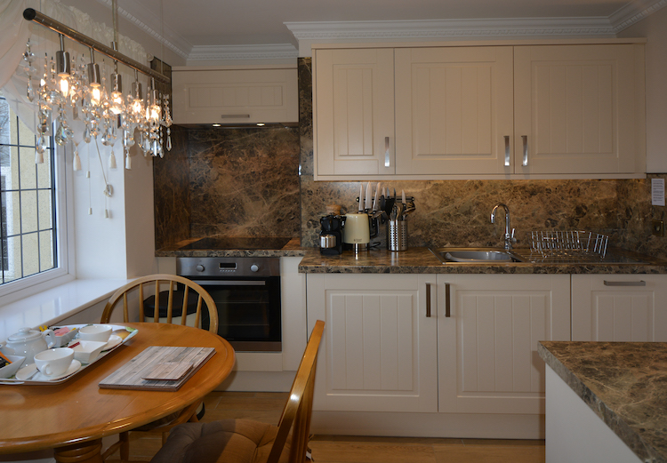 Haven Hall Hotel Sea View 2 Suite kitchen view of hob