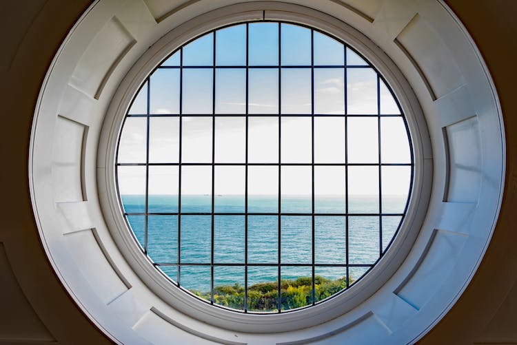 Haven Hall Hotel Penthouse Round Window