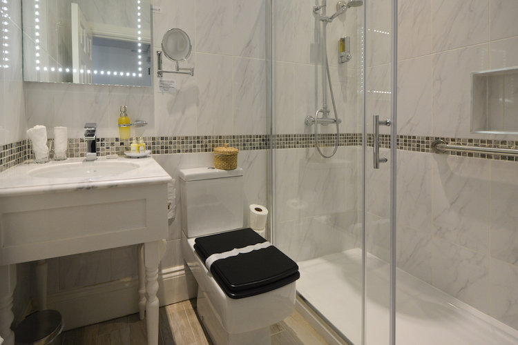 Haven Hall Hotel Bedroom 6 shower room