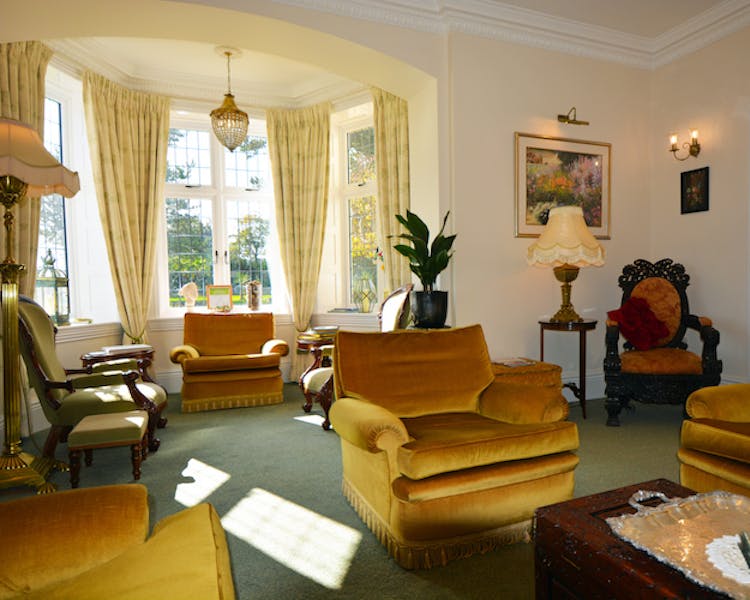 Haven Hall Hotel Drawing room with throne