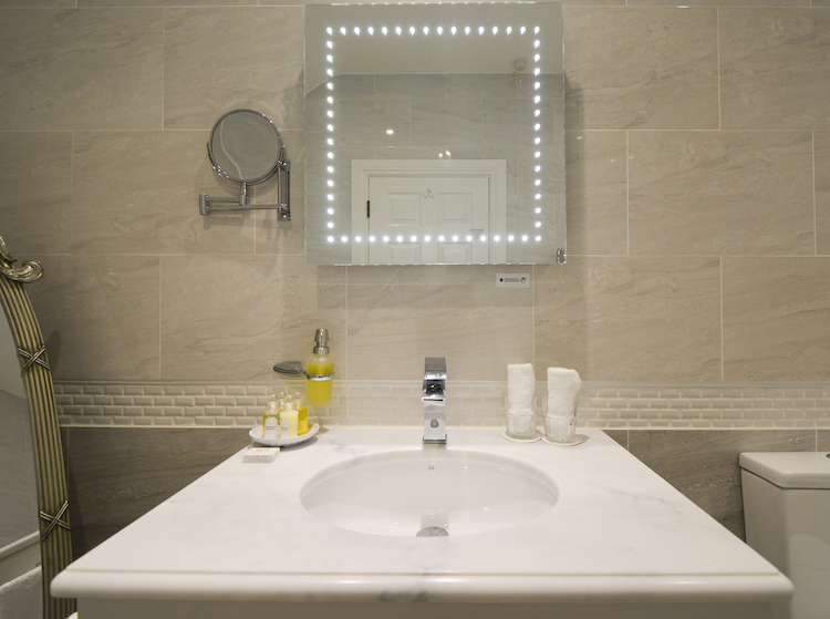 Haven Hall Hotel Garden Suite 4 marble basin