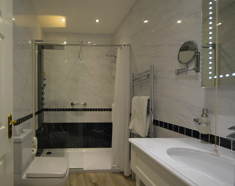 Haven Hall Hotel GS1 Bathroom