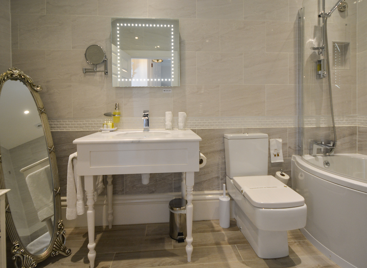 Haven Hall Hotel Garden Suite 4 washstand basin