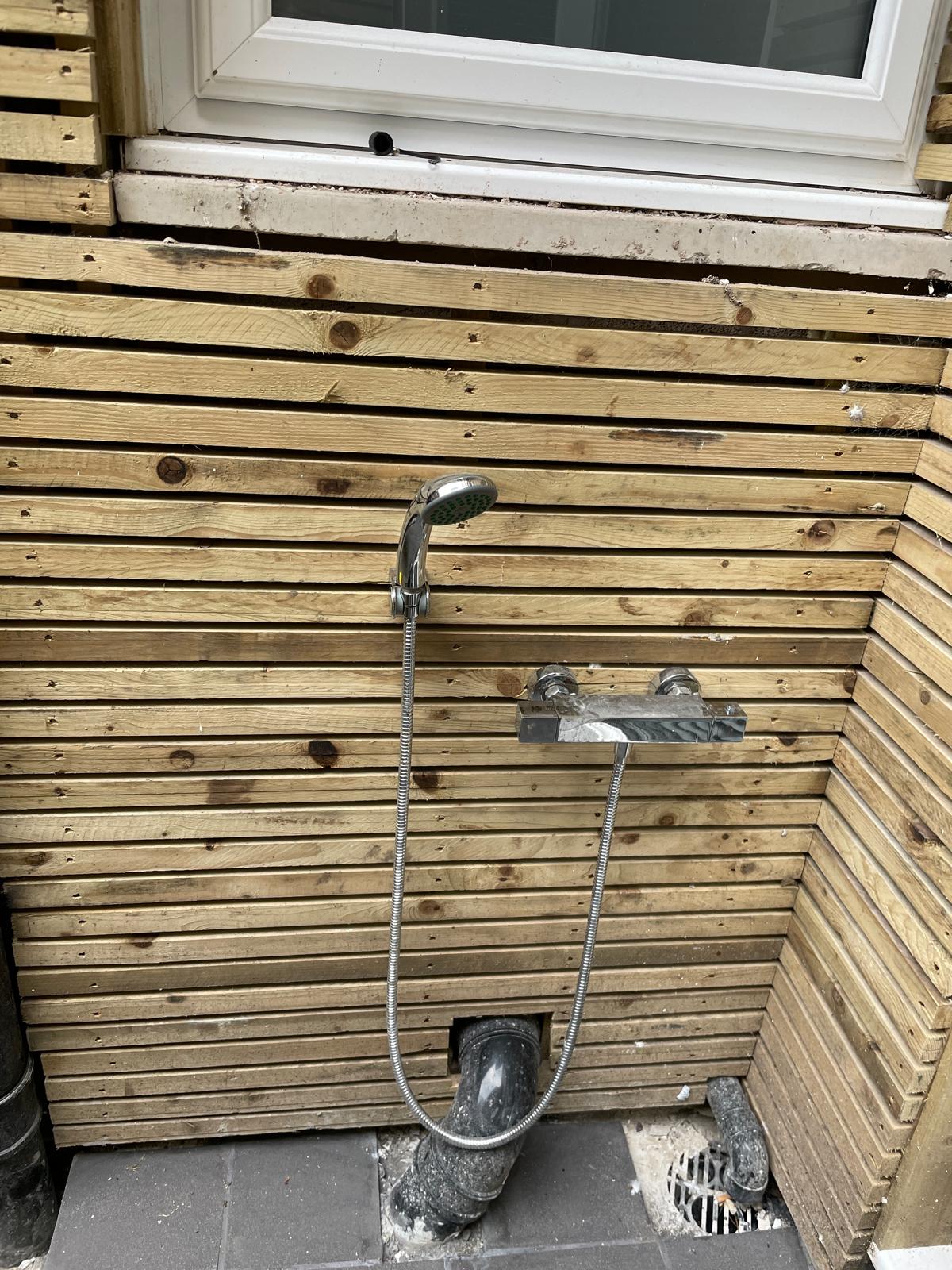 Apartment 1 Pet Shower