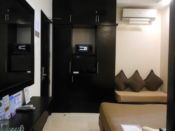 Standard Room with 1 double-sized bed good for 2PAX. Located in Ground Floor
