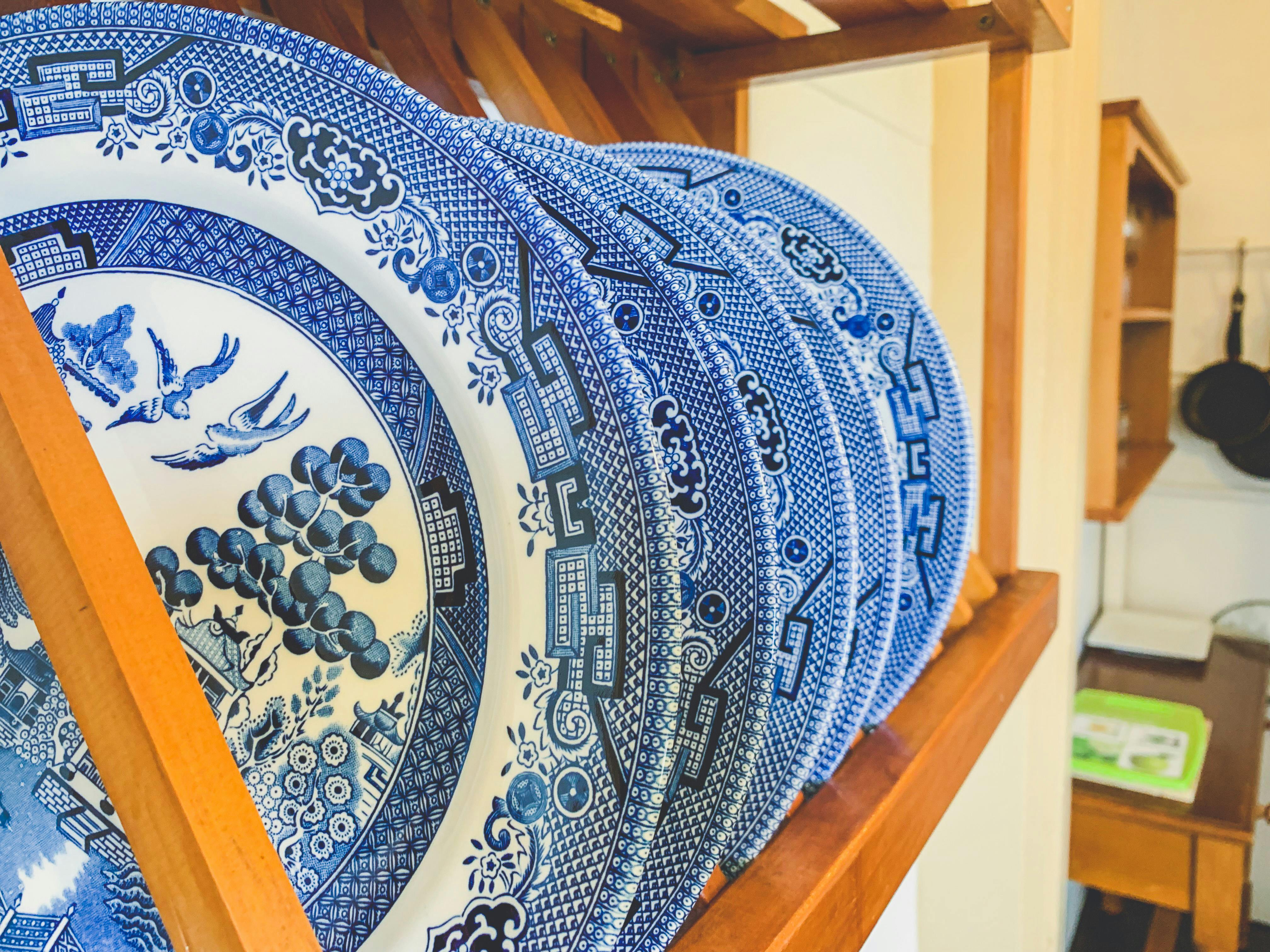 Blue willow china in Pipiriki and Jerusalem suite kitchen - Tongariro Crossing Lodge