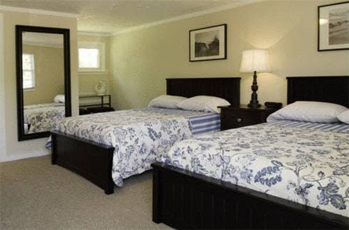 Deluxe Double Room With Two Double Beds Santuit Inn