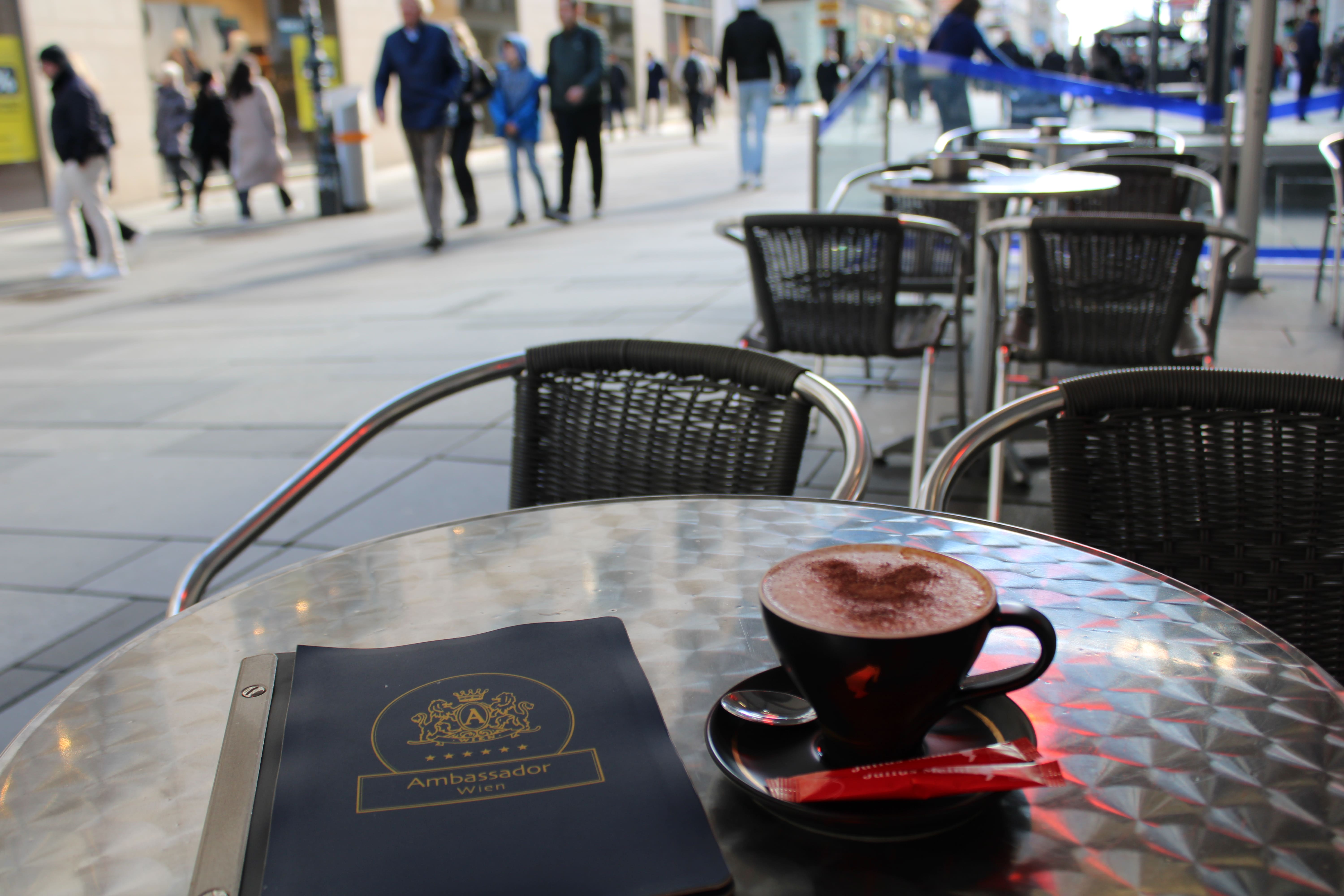 Hotel Ambassador Wien Vienna Schanigarten Open Air Café Kaerntner Strasse Kaffee Coffee Sommer Summer