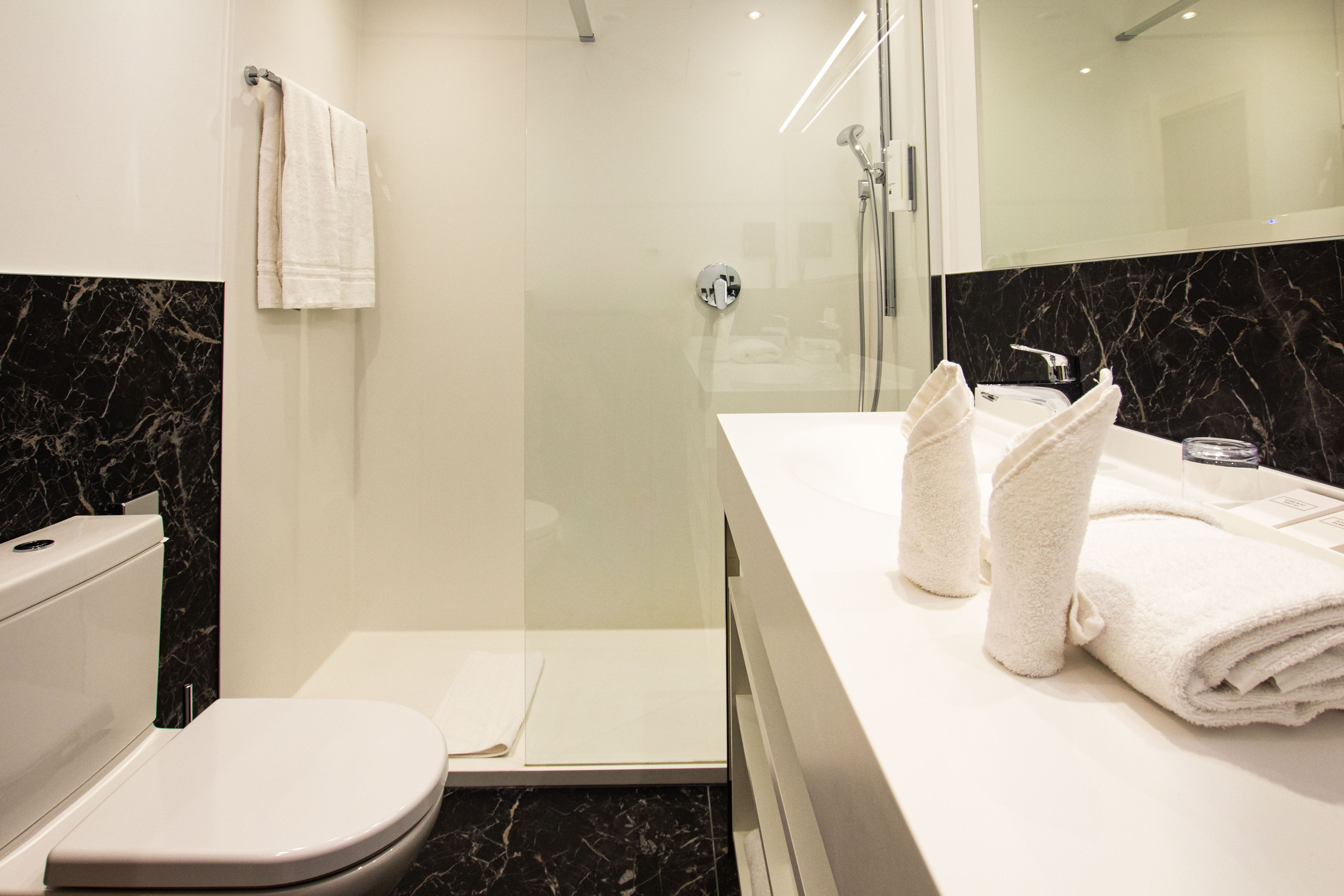 Hotel Ambassador Wien Vienna Bad Badezimmer Bath Bathroom