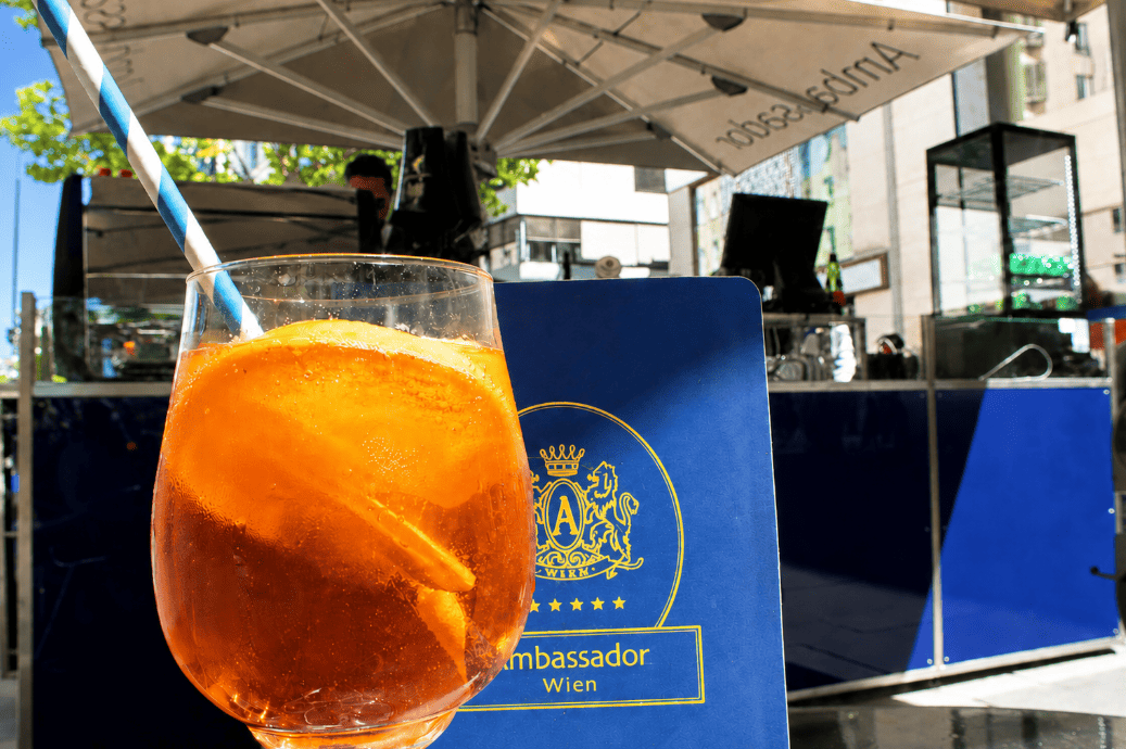 Hotel Ambassador Wien Vienna Schanigarten Open Air Café Kaerntner Strasse Aperol Spritz Sommer Summer