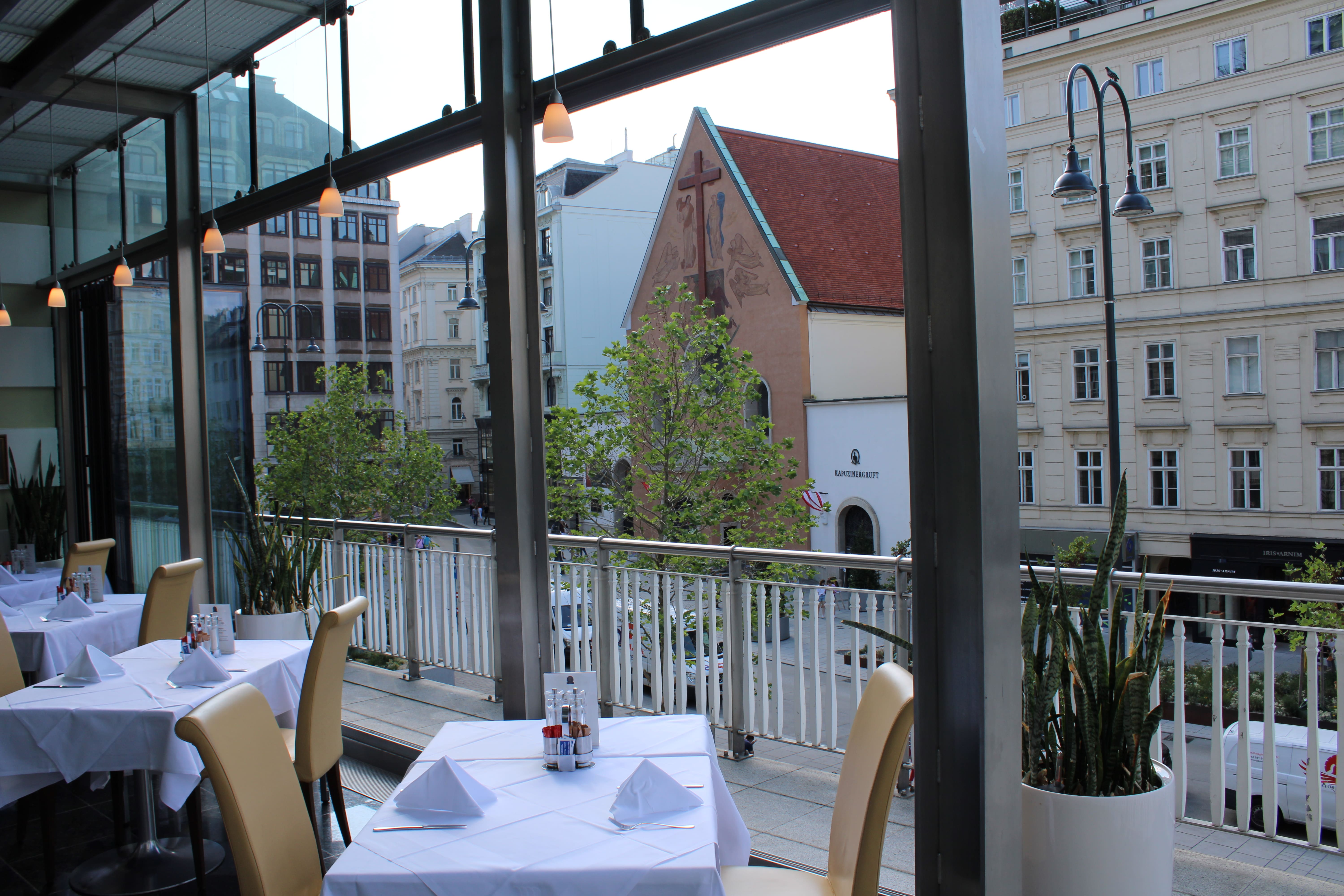 Hotel Ambassador Wien Vienna Wintergarten Wintergarden Blick Ausblick View Neuer Markt Kapuzinergruft Imperial Crypt
