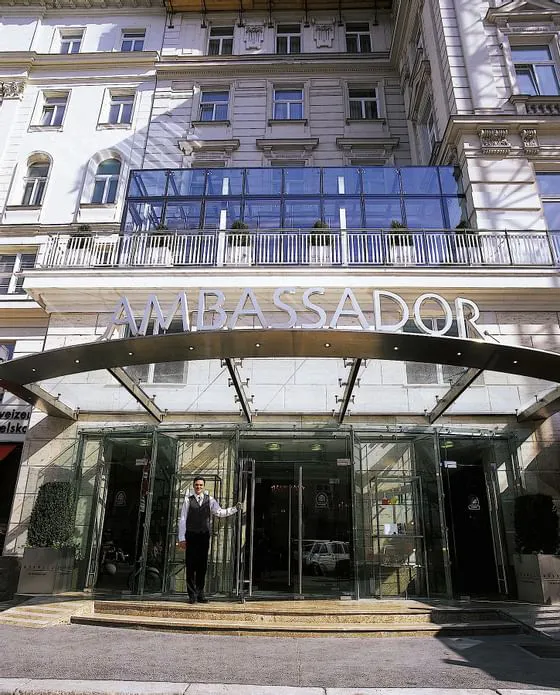 Jahr Year 2001 Hotel Ambassador Wien Vienna Generalsanierung general renovation