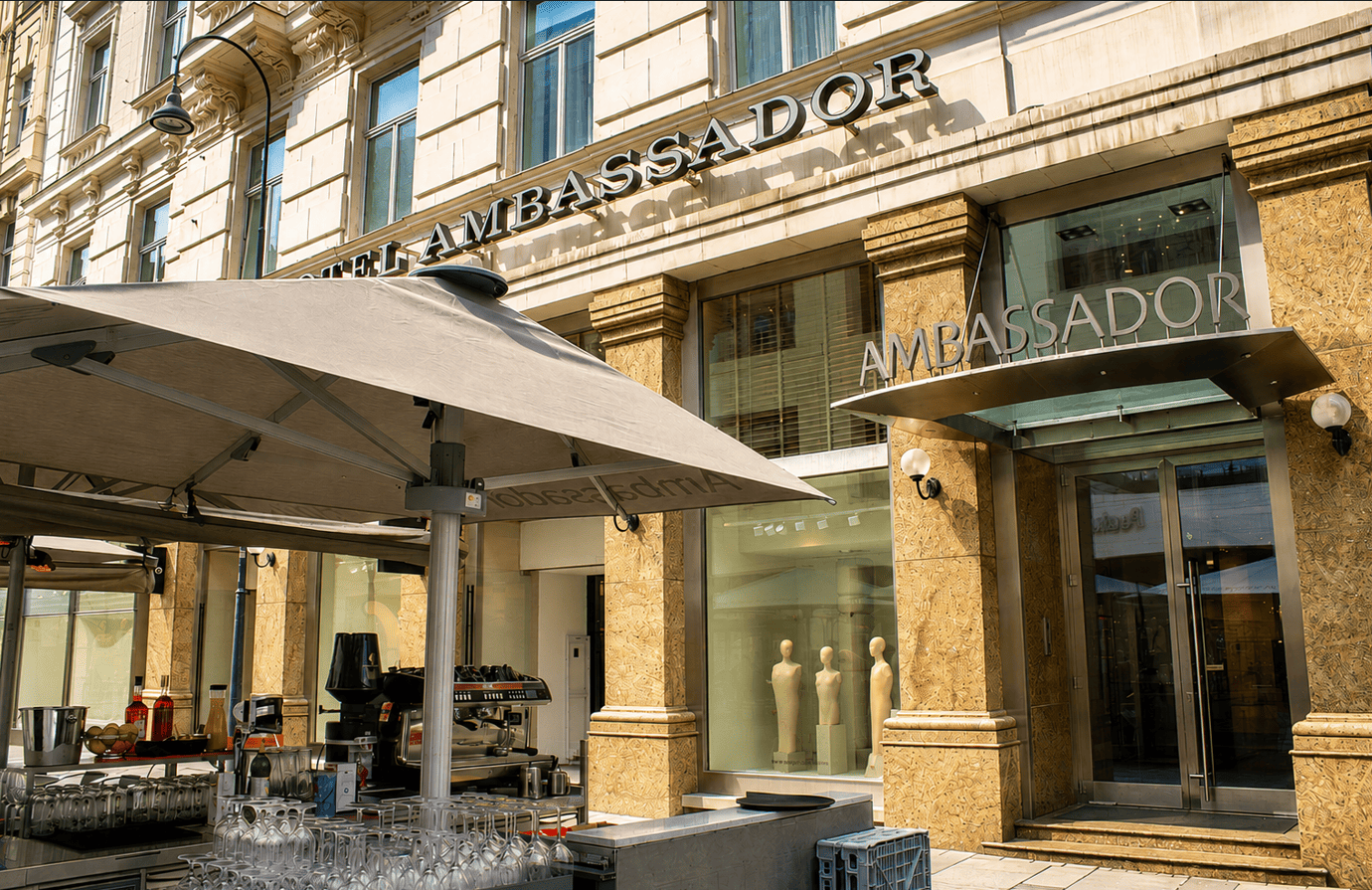 Hotel Ambassador Wien Vienna Schanigarten Open Air Café Kaerntner Strasse Sommer Summer