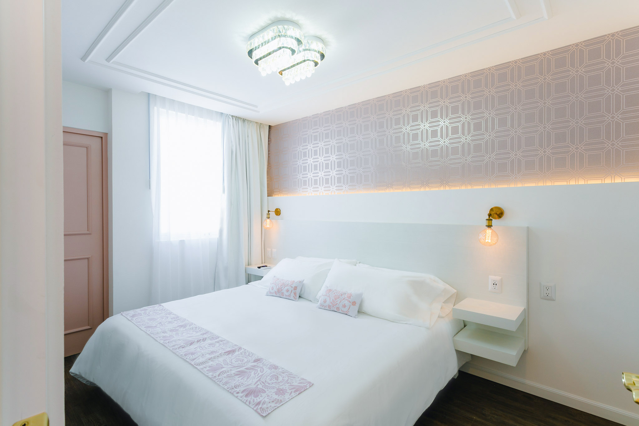 DELUXE ROOM, 1 KING SIZE