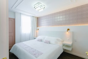 DELUXE ROOM, 1 KING SIZE