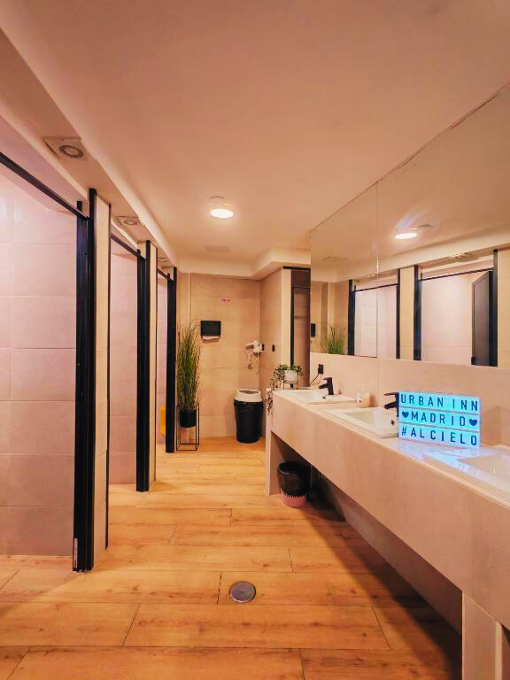 zona comun baño de hombres