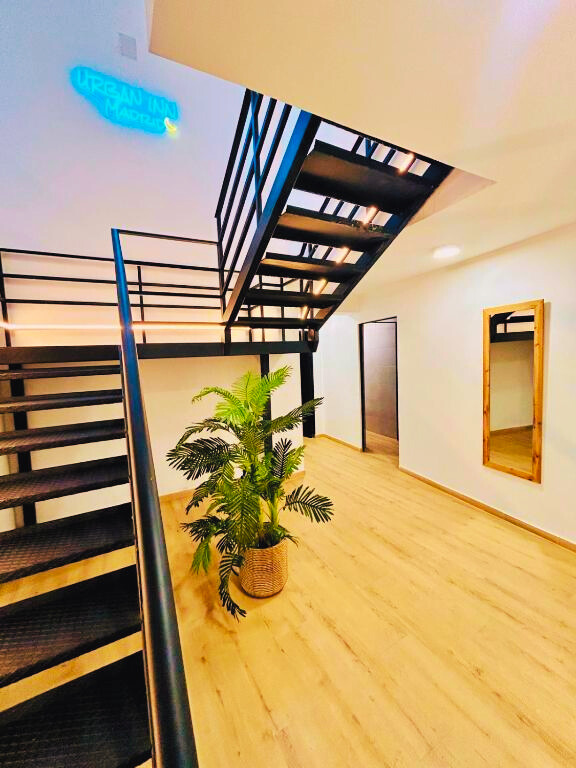 escalera acceso a duchas