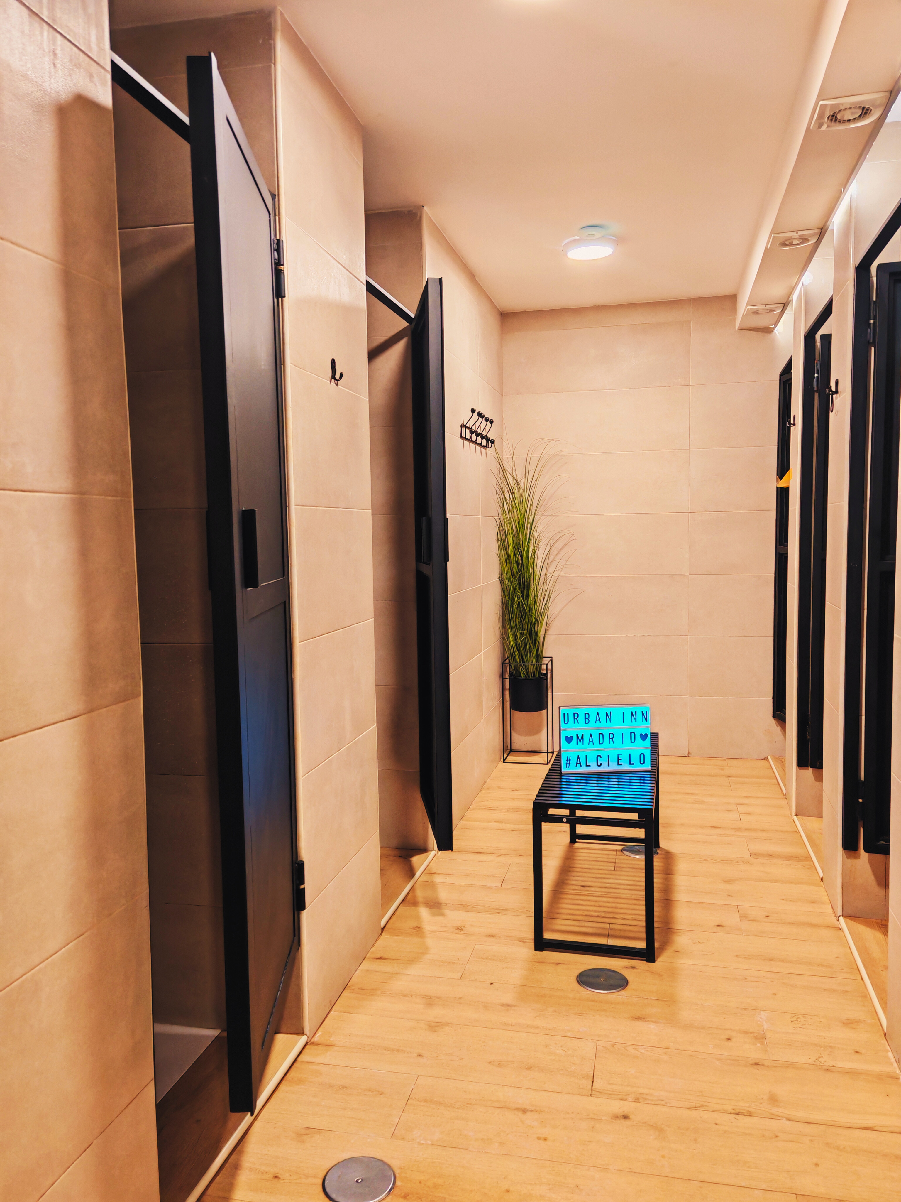 interior zona comun duchas de hombres