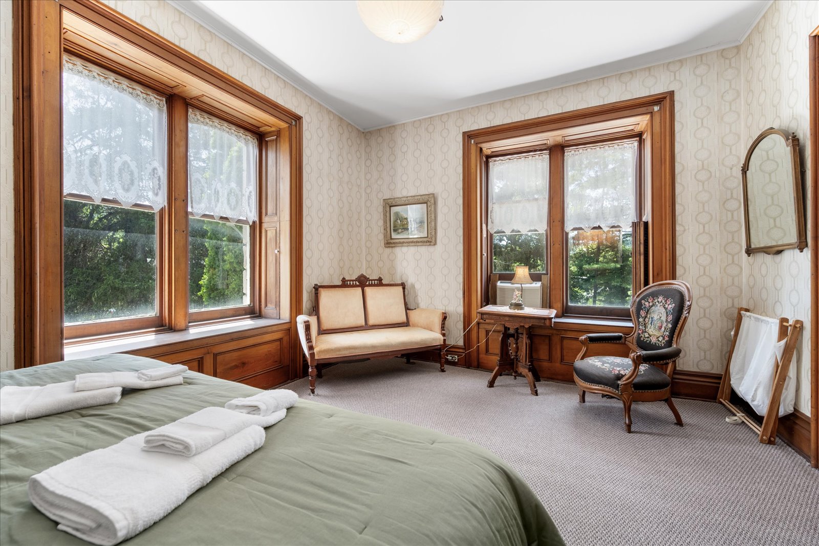 Room 1: King Bed w/ Private Bath