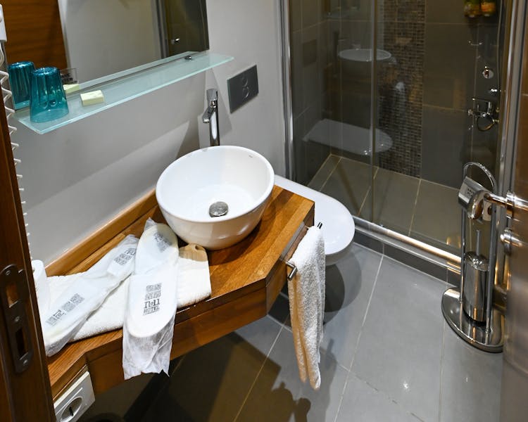 No11 Hotel, bathroom of the double or twin room with balcony