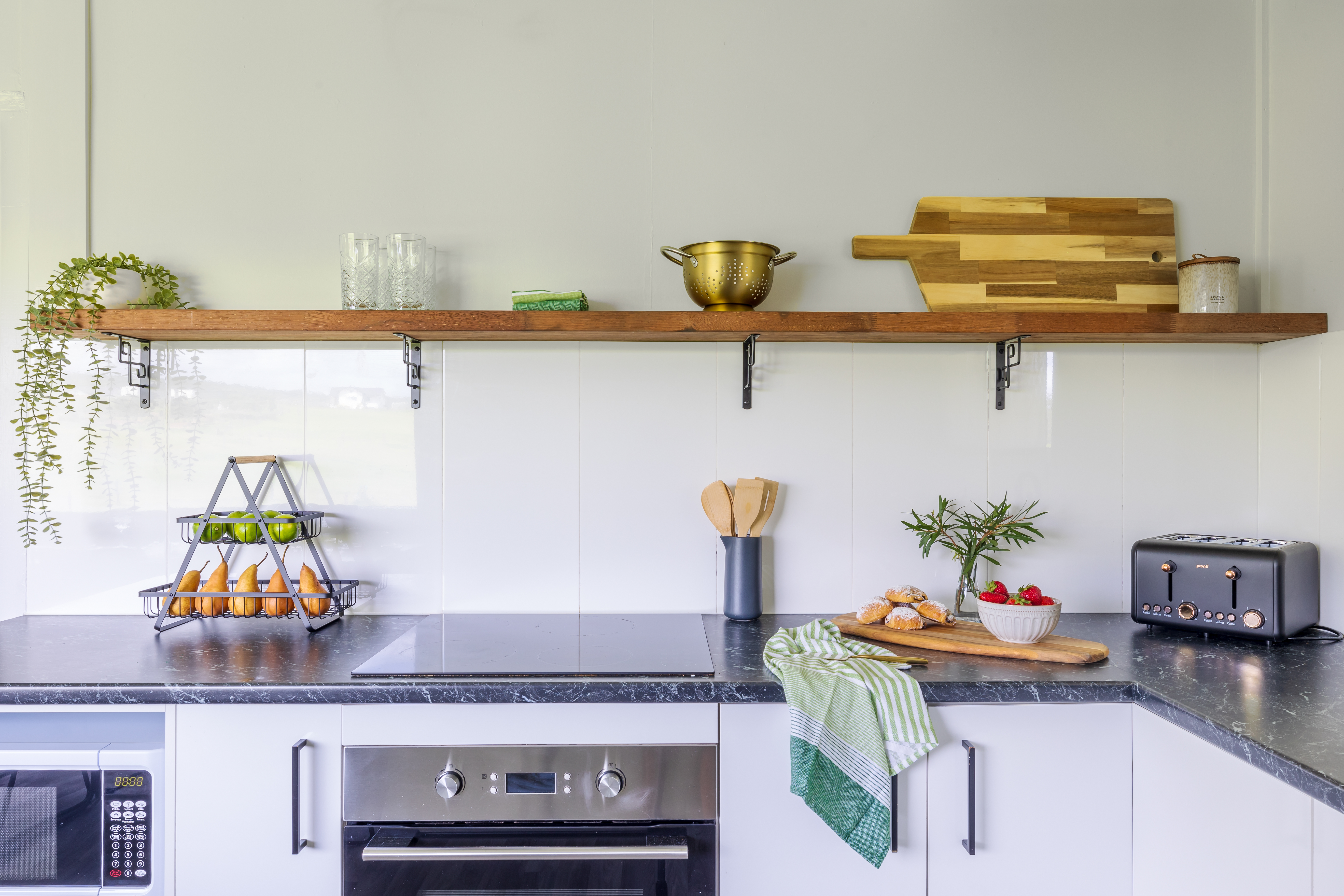 Family accommodation Sunshine Coast Seven Peaks Farm Stay